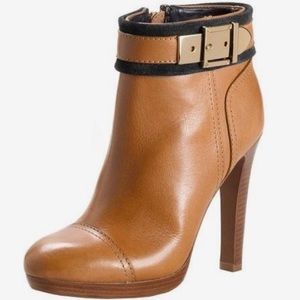 Tory Burch Belinda Buckle Heels Booties in Cognac